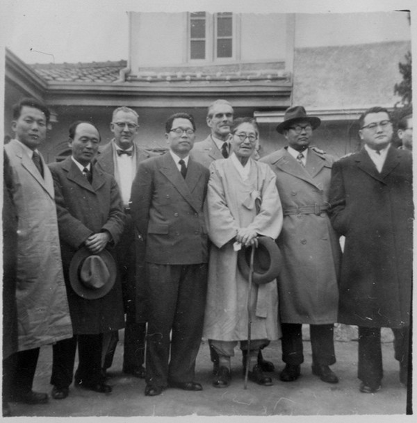 가운데 한복 입은 분이 오방 최흥종 목사