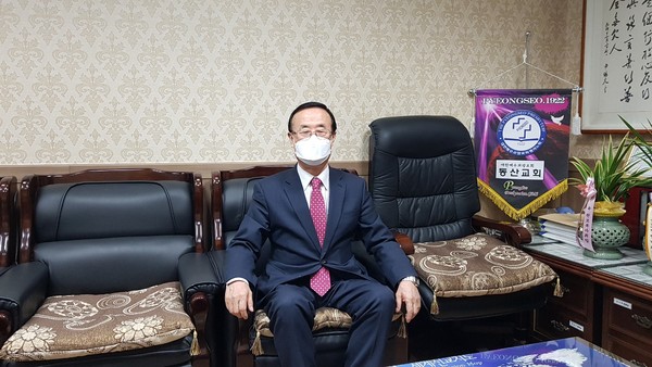 은퇴준비와 과정을 담담하게 설명하면서 후배들에게 좋은 모범이 되길 바란다고...