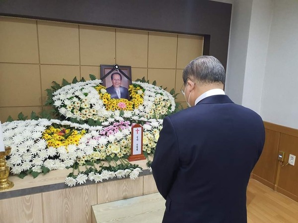 그리운 사람 애타게 기다리다 못보고 가는 아픔...평소에 ...