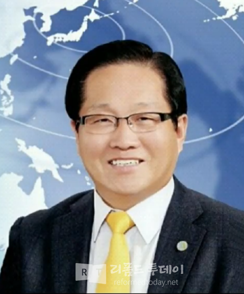                                        정진모목사(제105회 총회 재판국장)