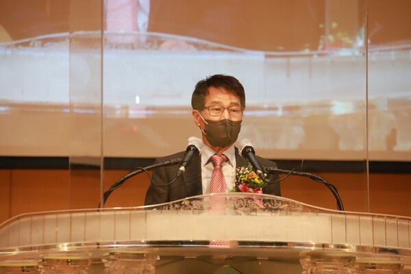 호남협 신년하례회에서 인사하는 김관선 목사