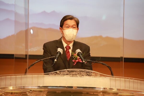 호남협 신년하례회에서 인사하는 한기승 목사