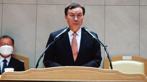 인사말하는 이재서 총장