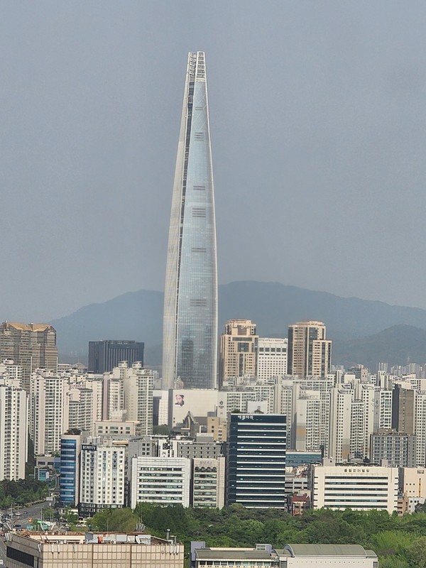 법무법인 지평에서 바라본 롯데타워 