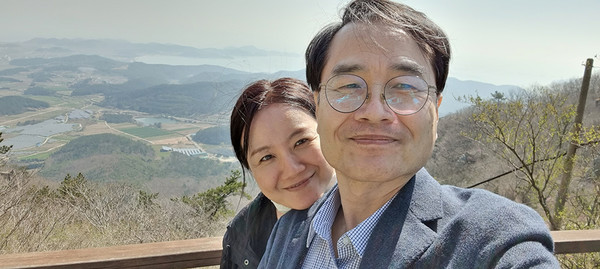 김형범 목사와 사모.