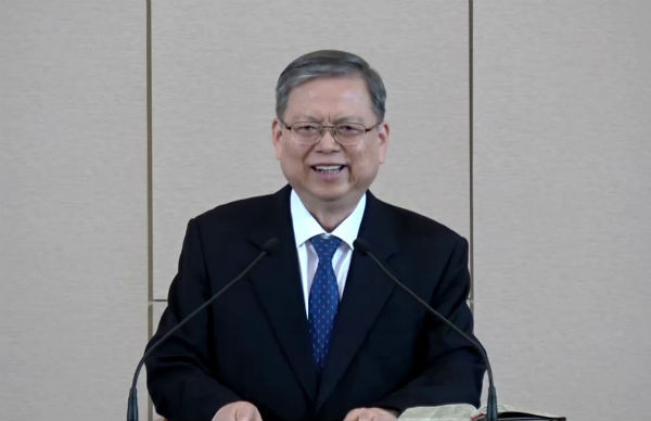 김효성 교수, 현재 합정동교회(서울, 마포구 합정동)의 담임목사이다.