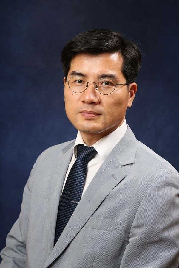 ▶ 장대선 목사(본지 논설위원,  ▶ 안양대학교신학대학원 목회학 석사, 고려신학대학원 교의학 석사,  ▶ 현재 장로교회정치연구소장, 고백과문답 출판사 발행인.