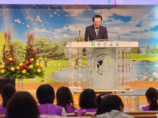    부드럽고 잔잔하게 진행되는 예배 분위기에서 전혀 낯설음이나 불편함이 없고, 자연스럽게 예배에 집중케 한다. 