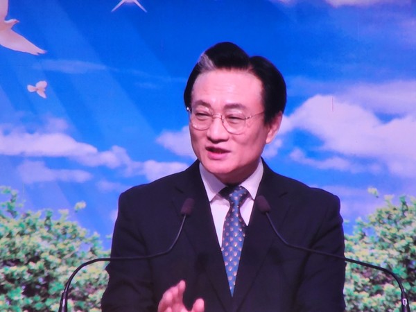 CTS-TV 방송으로 송출되는 예배라서 깔끔하고 스마트하고 속도감있게 진행되는 예배는 군더더기가 없다. 