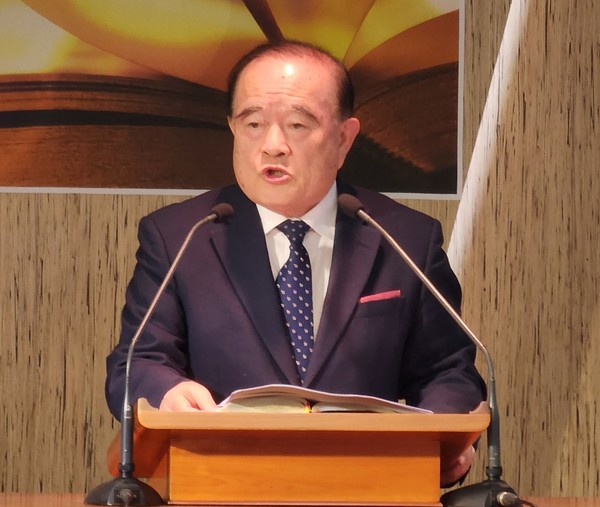   설교하는 서문강 목사