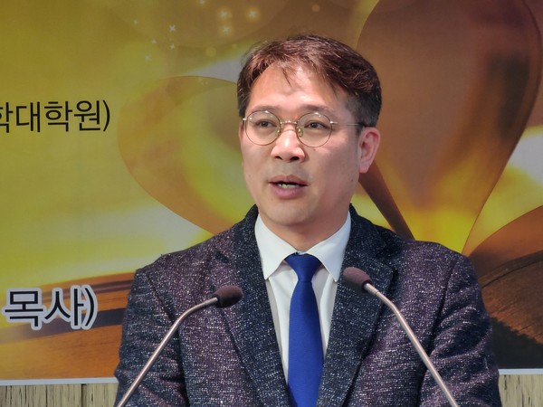    광고 및  마무리 기도 김효남 교수