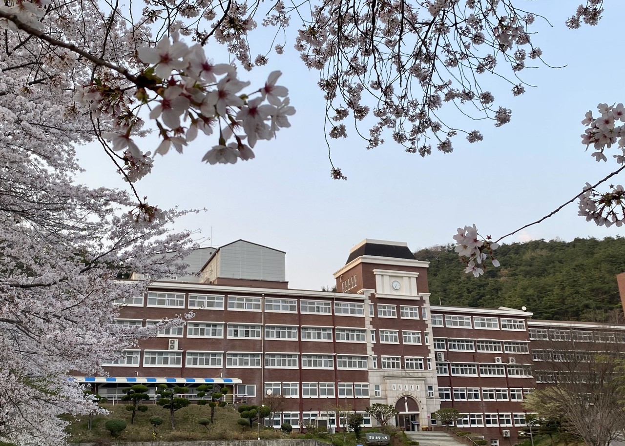 4월 1일, 벚꽃이 만개한 교정에서 2023 Homecoming Day 행사가 개최됐다.