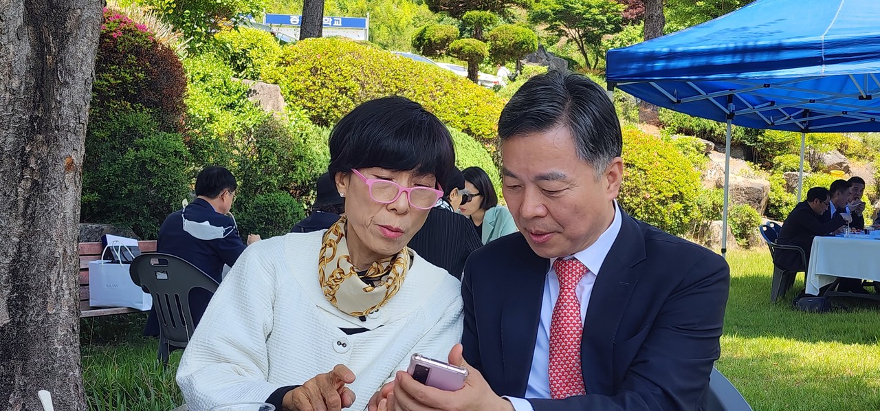  그간 고생 않았던 사모와 함께 