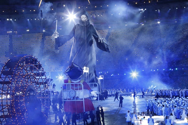 2012년 런던 올림픽 개막식 장면. 볼드모트(해리포터 악당)가 아동병원에 등장한 모습. 이미 코로나 팬데믹을 예고한 것이다.