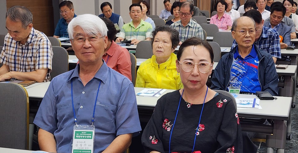  총신대  종교음악과 출신 김성수 장로 부부.  