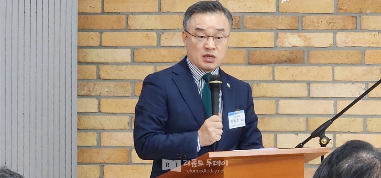  장창수 목사는 9월 로잔회의를 예의주시하고, 거기에 문제가 있으면 그 때에 총회의 의견을 밝히는게 좋겠다고 발언했다. 한편 대구동신교회 담임목사 등 18명 정도가 로잔준비위에 참여하는 것으로 알려졌다. 그들가운데 총대가 5명이란다. 그들은 총회와 같은 기간에 열리는 로잔회의에 참석하려면, 노회 총대를 사임하고 참석해야 한다는 의견이 많다. 김종혁 부총회장은 지난번 제1차 총준위 모임에서 로잔회의에 대한 입장을 분명하게 밝힌바 있다. 