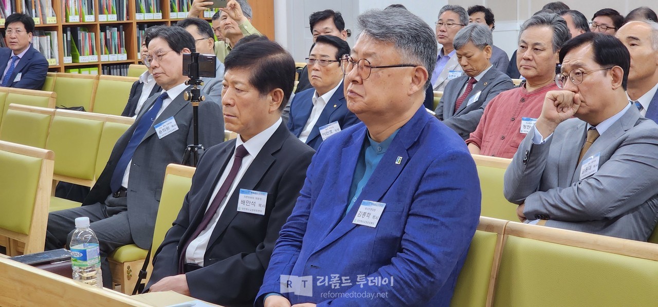  배만석 자문위원장과 김종혁 총회장 후보