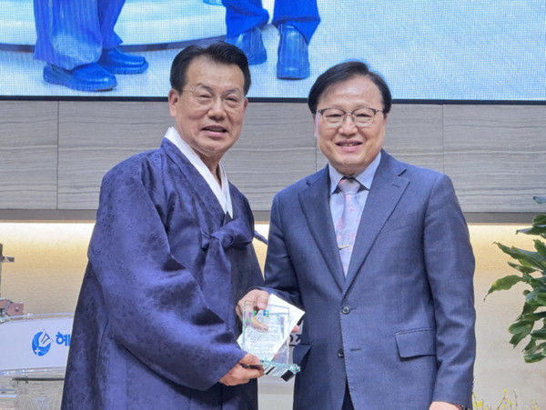   신학부장 박의서 목사 축하패