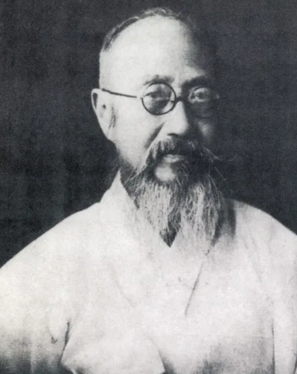 대한제국과 일제강점기의 교육자, 정치가, 번역가, 개신교 운동가, 계몽 운동가, 언론인. 독립협회, 만민공동회, 신민회, 청년 학우회의 일원으로 활동했다. 자(字)는 성흠(聖欽), 호는 좌옹(佐翁), 본관은 해평(海平). 한국 최초의 남감리교 신자이자 초기 개신교의 세례교인이다. 