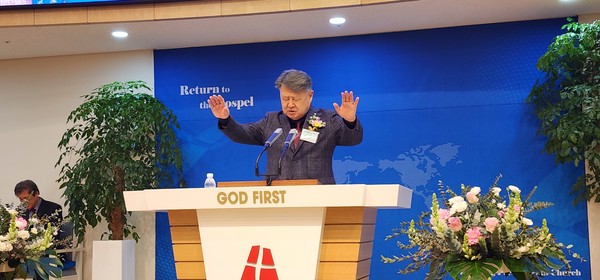  안과 수술 후에도 연일 행사에 다니는 김종혁 총회장