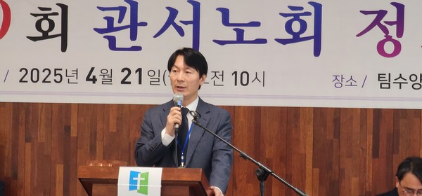 사회하는 서기 천상옥 목사