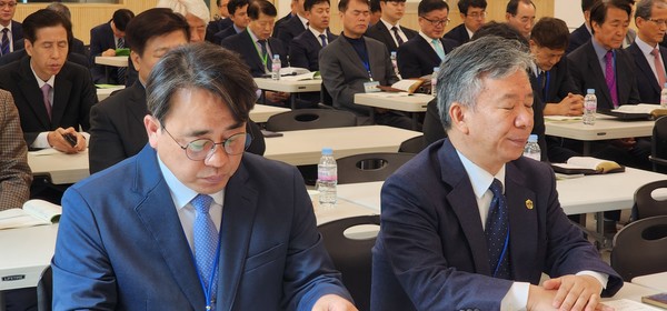  김병오 노회장과 회계 김선테 목사