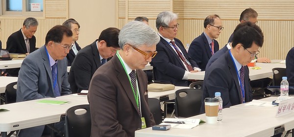  기도하는 변충진 목사(충청협의회 대표회장)