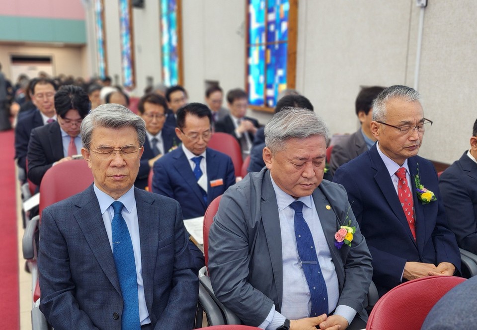  김상윤 신웅철 장로