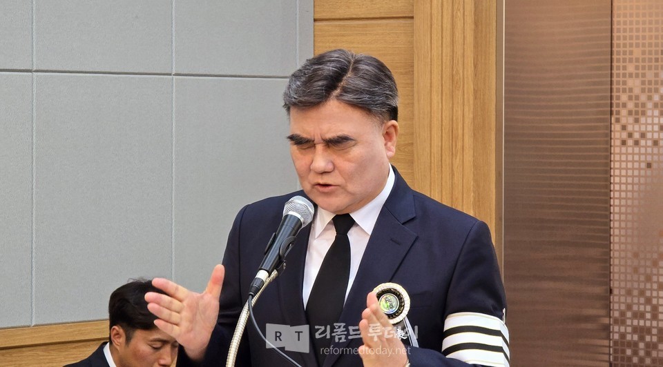  설교하는 배광식 증경 총회장