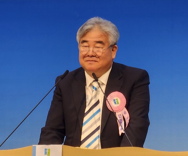  김남웅 목사가 충청협의회장을 맡아서 축사를 하였다. 기왕 하는 김에 잘 해보겠다고 한다.    