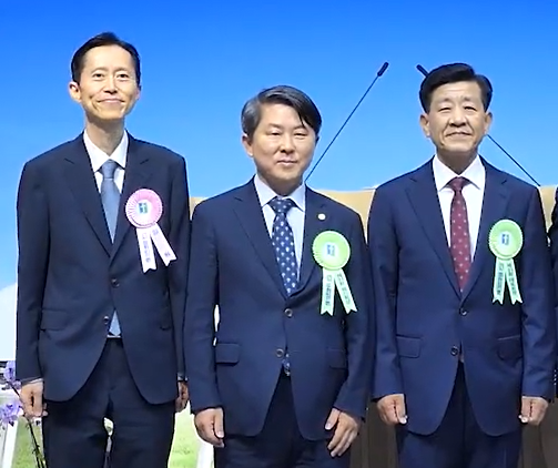  가운데 홍성현 목사는 중부협의회 차기회장이다.  왼쪽 사무총장을 맡은 박순석 목사