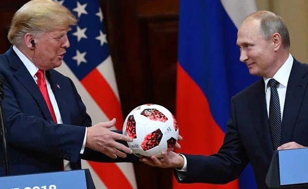  “블라디미르 푸틴 대통령과 시진핑 주석과 사이좋게 지내는 것이 나쁜 일이 아니라 좋은 일입니다. 우리는 사이좋게 지내고 있습니다. 사이좋지 않은 것보다는 훨씬 낫습니다.”