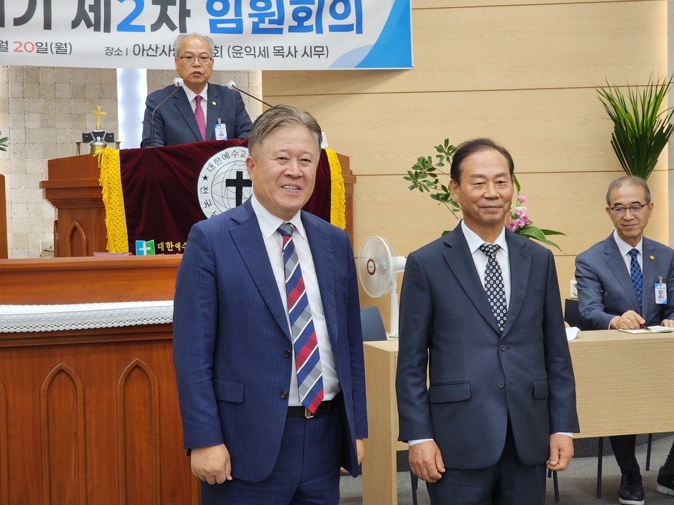  전장연 수석부회장 후보가 소개되었다. 1번 임종환 장로, 2번 정종식 장로
