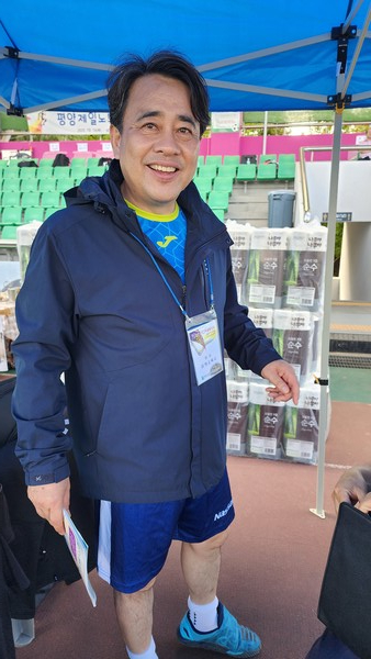  옛날같지 않아서 축구가 안되요...김병오 관서노회장님, 체육대회 준비하는라 고생하셨수~~~