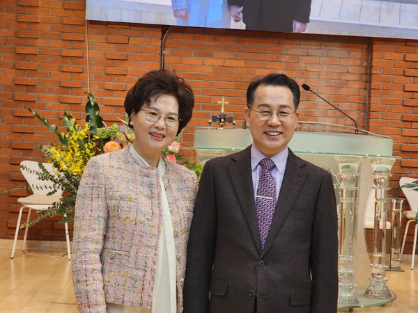  찬양하신 사모님과 그 남편