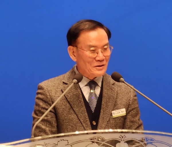  여그와불면 아따 증경회장단 목사 장로님들이 자리를 빛내주시는디, 엄청 부러워요. 호남협 대표회장 노갑춘 목사, 또 운전해서 내려가야 해요.  