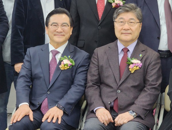 지난 2월 21일 총회장과 부총회장이 함께 기흥중앙교회 30주년 및 이전예배에 참석했다. 오범열 목사는 처음보는 장면이라고 했다. 