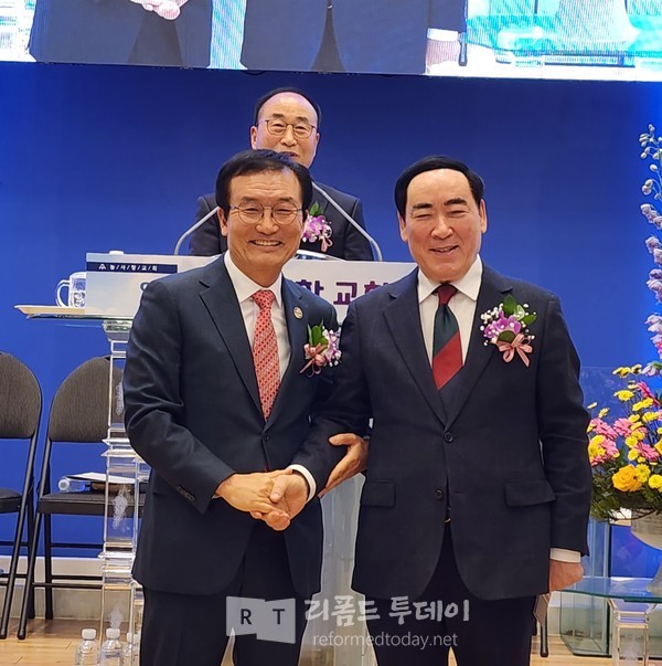 늘사랑교회 축하폐 및 선물증정