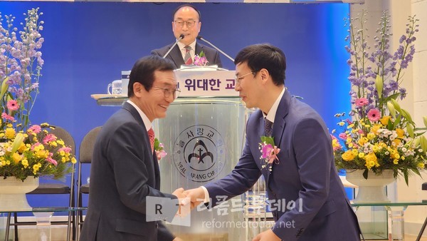왕흥기 장로 교회에서 축하패